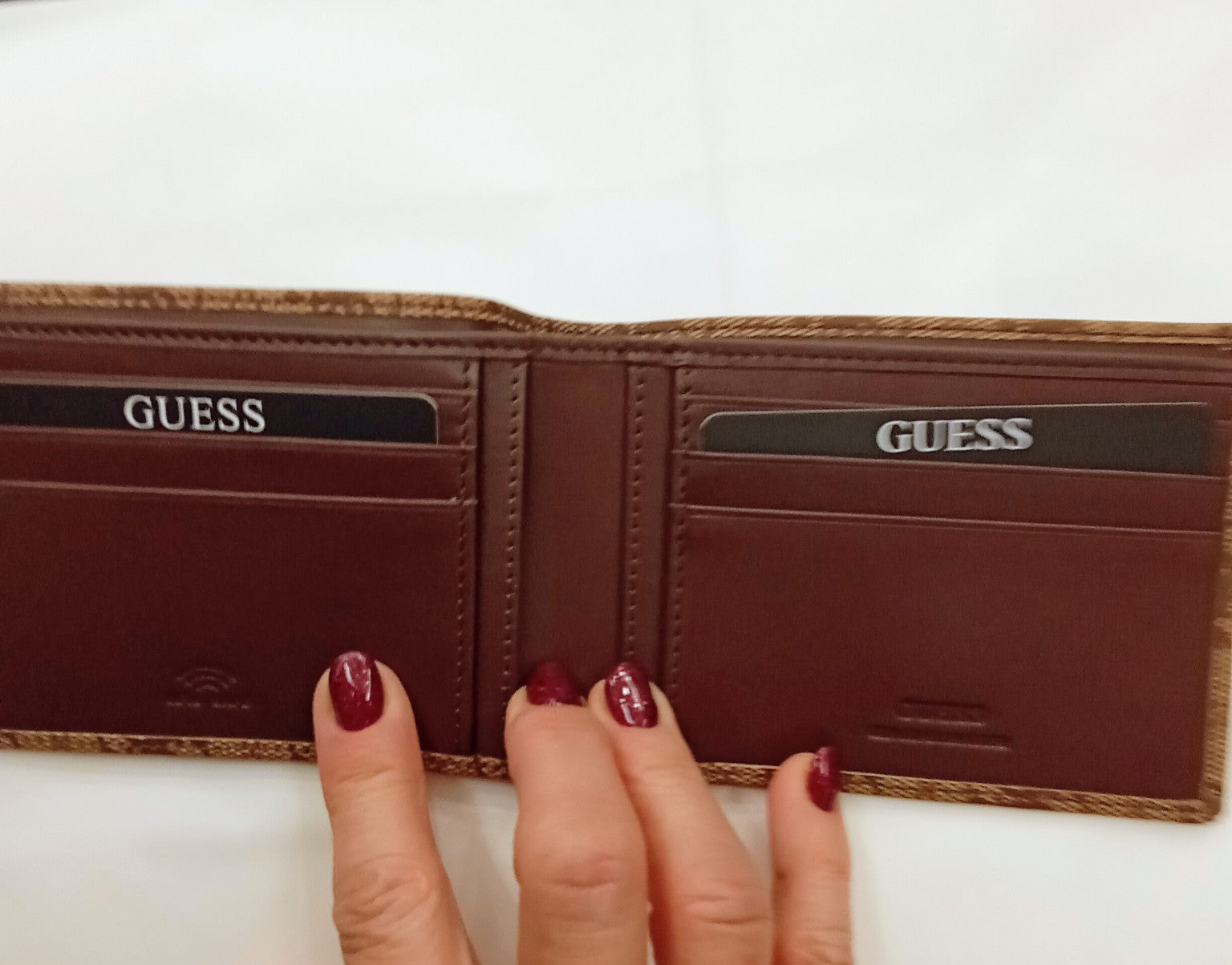 Portafoglio Guess Uomo  Nero e Marrone Logato