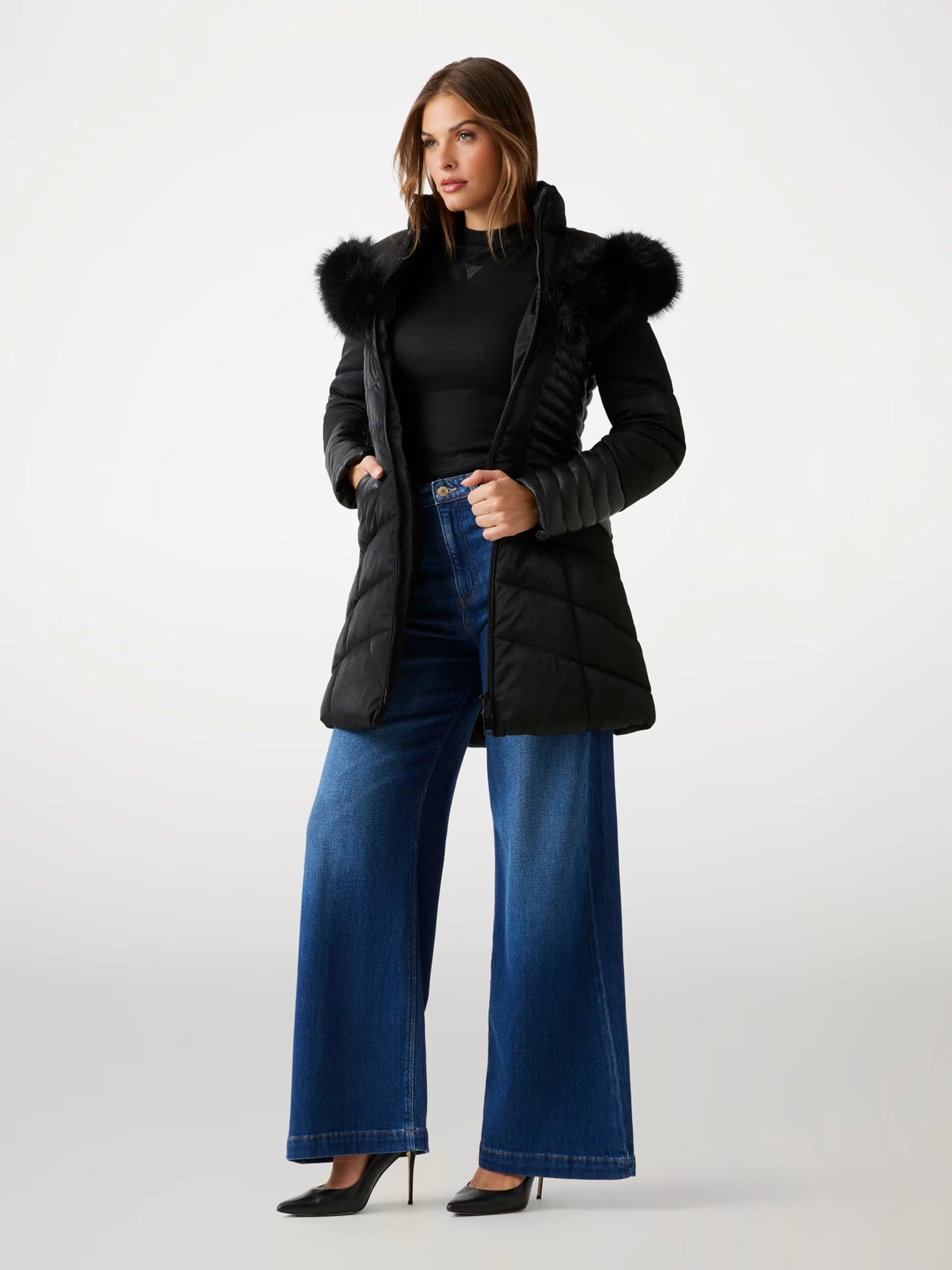 Piumino GUESS con cappuccio in pelliccia sintetica