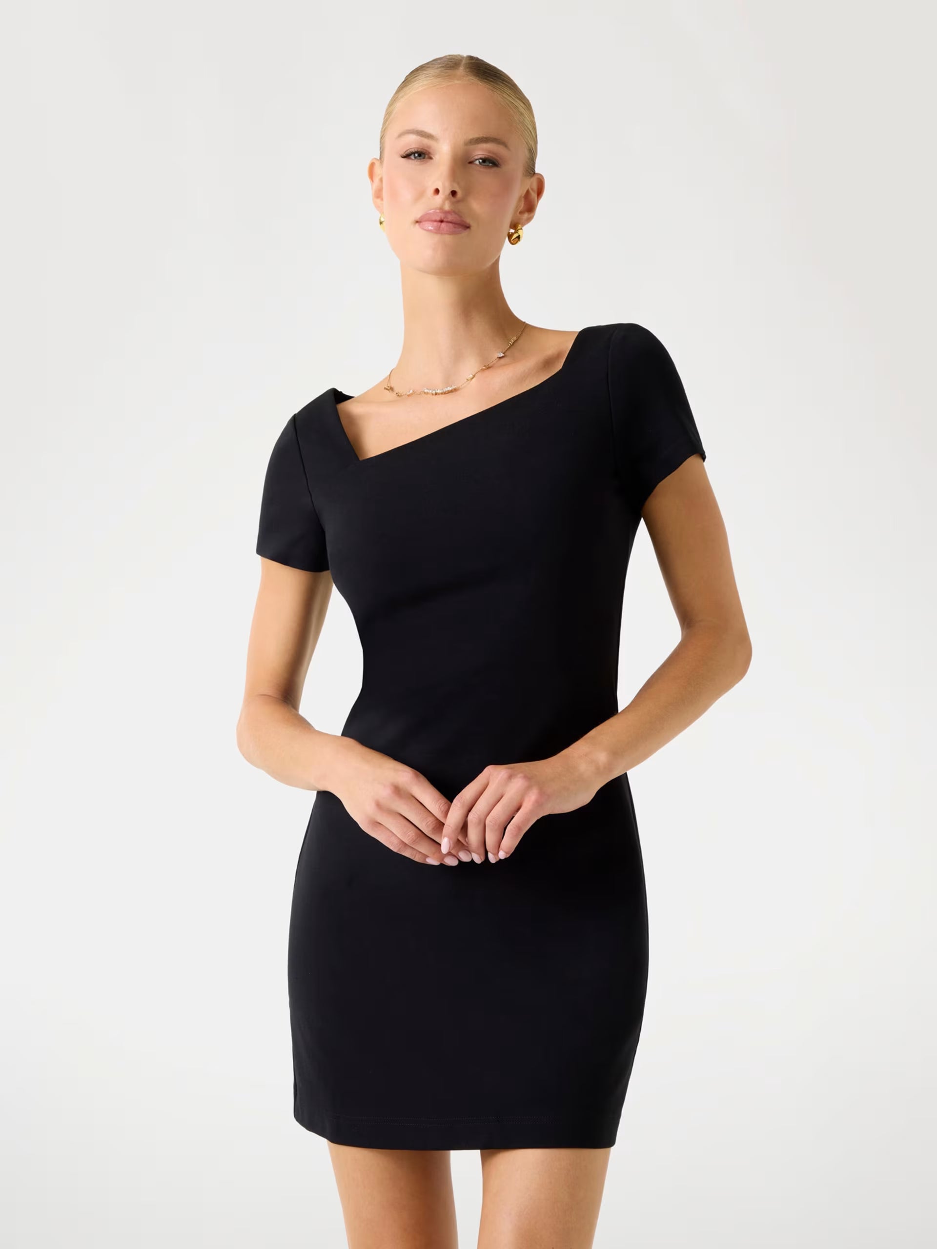 Vestito Guess – Abito corto nero con scollo asimmetrico