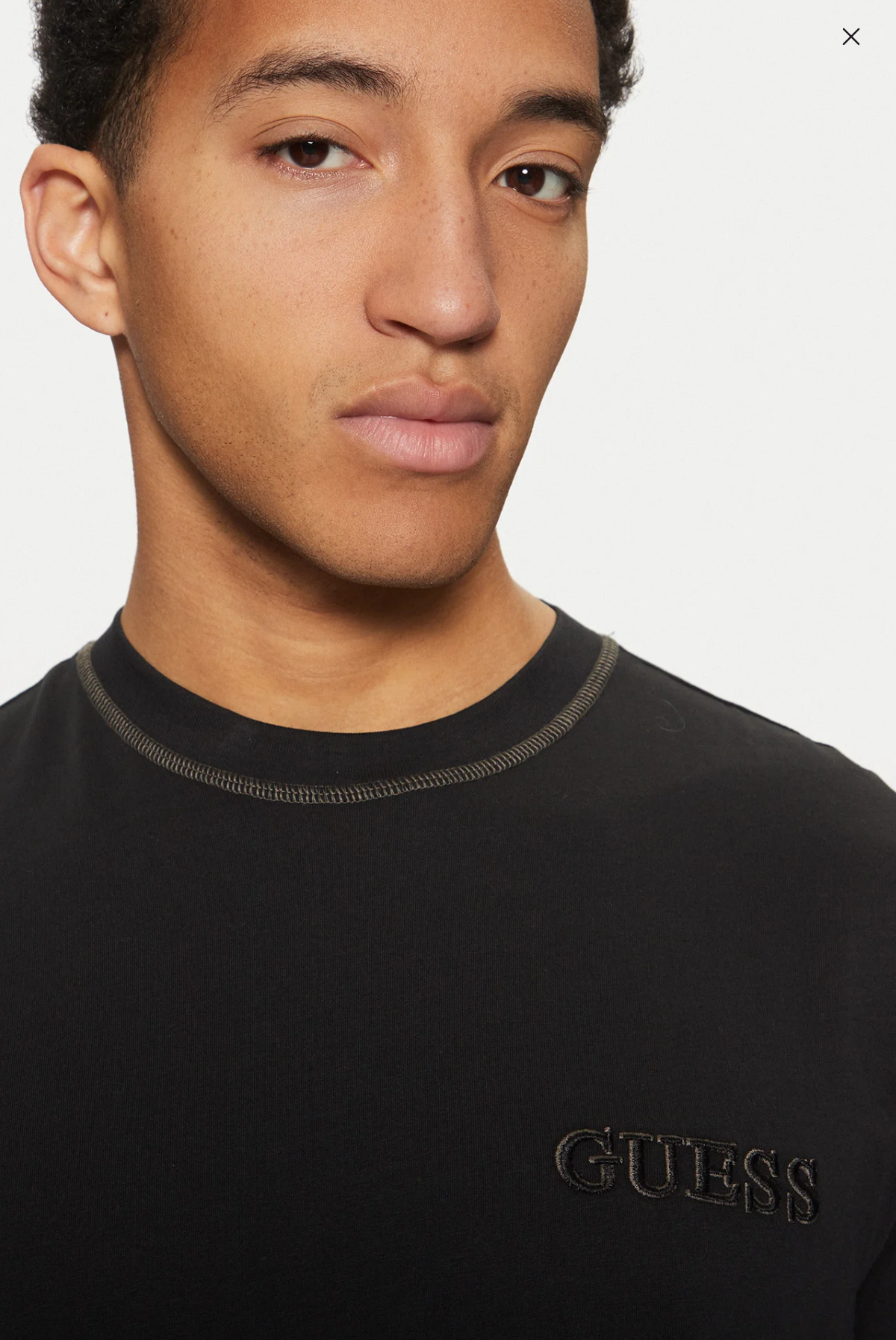 T-shirt nera Guess uomo